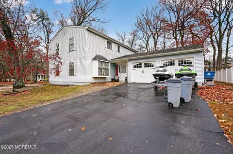 3 Timberline Dr, Howell, NJ 07731