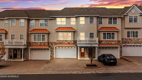 47 White Oak Ln, Aberdeen, NJ 07747