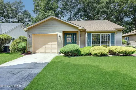 1541 Alpen Ln, Toms River, NJ 08755