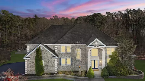 2 Woods Edge Dr, Jackson, NJ 08527