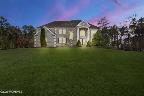 2 Woods Edge Dr, Jackson, NJ 08527