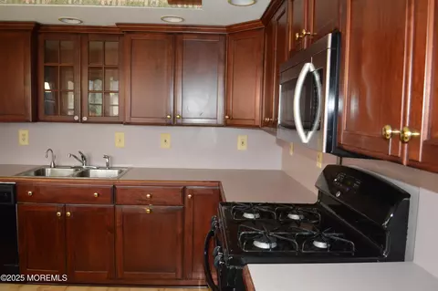 Kitchen - 28 Spruce St, Waretown, NJ 08758 photo 10 of 12