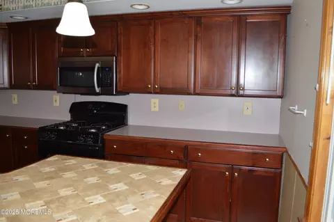 Kitchen - 28 Spruce St, Waretown, NJ 08758 photo 11 of 12