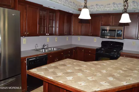 Kitchen - 28 Spruce St, Waretown, NJ 08758 photo 3 of 12