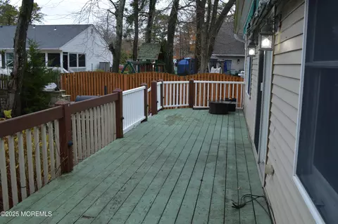 Exterior - 28 Spruce St, Waretown, NJ 08758 photo 11 of 13