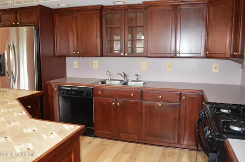 Kitchen - 28 Spruce St, Waretown, NJ 08758 photo 9 of 12