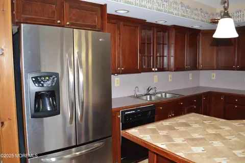 Kitchen - 28 Spruce St, Waretown, NJ 08758 photo 4 of 12