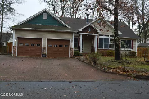 28 Spruce St, Waretown, NJ 08758