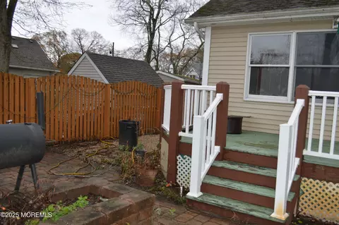 Exterior - 28 Spruce St, Waretown, NJ 08758 photo 6 of 13