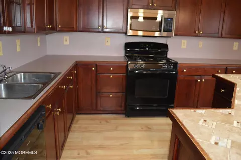 Kitchen - 28 Spruce St, Waretown, NJ 08758 photo 5 of 12