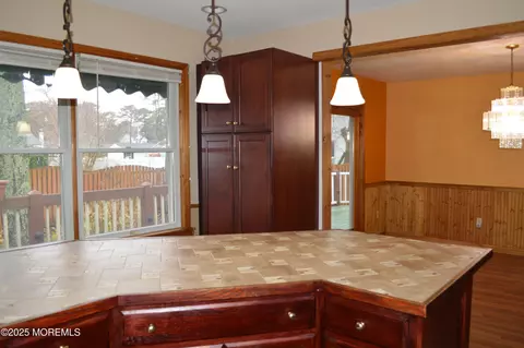 Kitchen - 28 Spruce St, Waretown, NJ 08758 photo 6 of 12