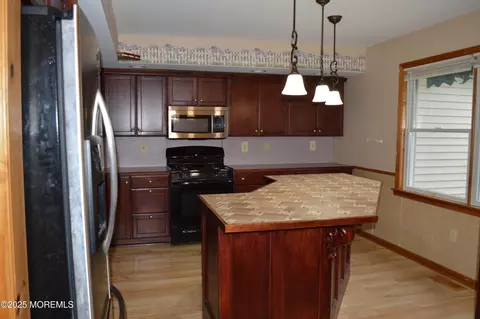 Kitchen - 28 Spruce St, Waretown, NJ 08758 photo 2 of 12