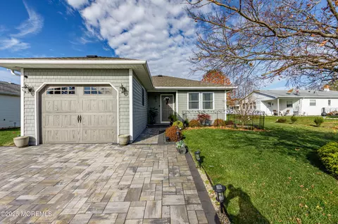 6 Bimini Dr, Toms River, NJ 08757