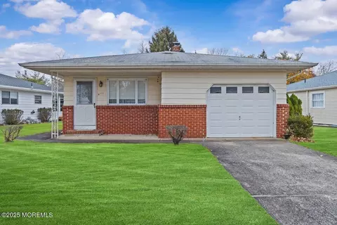 106 Fort De France Ave, Berkeley, NJ 08721
