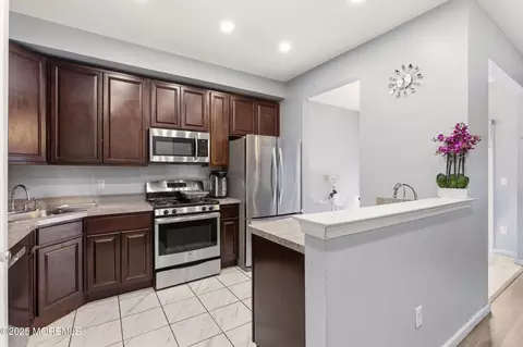 182 Coles Way, Lakewood, NJ 08701