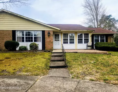 40 Edinburgh Ln # B, Manchester, NJ 08759