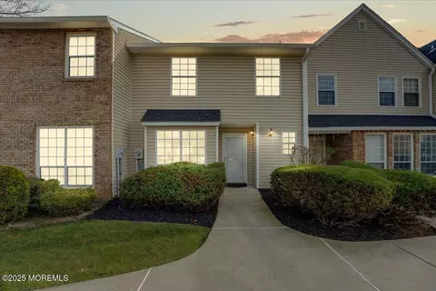 34 Portland Pl, Morganville, NJ 07751