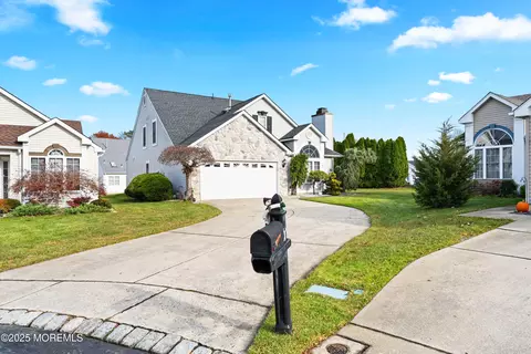 7 Regent Sq, Jackson, NJ 08527