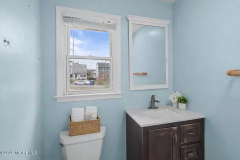 Bath - 36 Kettle Creek Dr, Brick, NJ 08723 photo 2 of 2