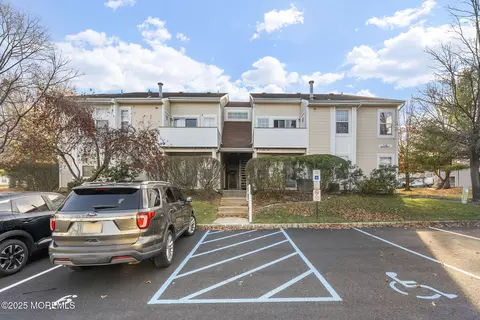 7 Basset Ct, Tinton Falls, NJ 07753