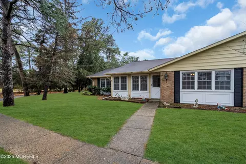 29 Gramercy Ln # A, Manchester, NJ 08759