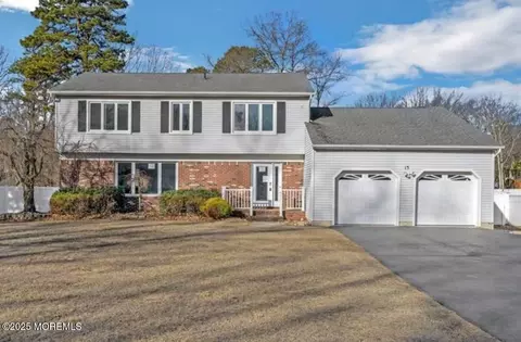 15 Saupe Dr, Manalapan, NJ 07726