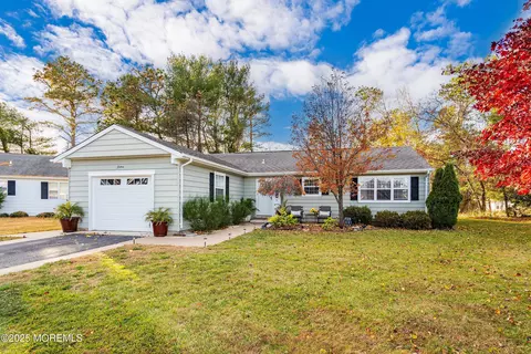 16 Zapata Ct, Toms River, NJ 08757