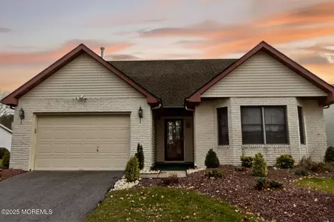 48 Coventry Ter, Marlboro, NJ 07746