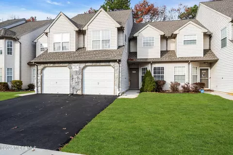 2703 Greenspire Ct, Toms River, NJ 08755