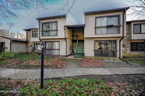 131 Amberly Dr #J, Manalapan, NJ 07726