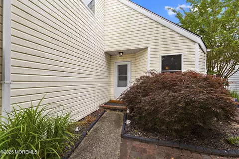 107 Deerfield Dr, Manahawkin, NJ 08050