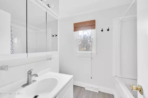 Bath - 905 Wall Rd, Spring Lake Heights, NJ 07762 photo 1 of 2