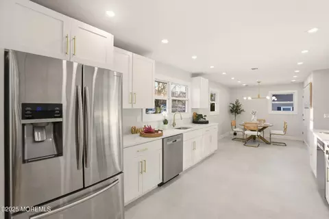 Kitchen - 71 E Connecticut Concourse, Jackson, NJ 08527 photo 4 of 5