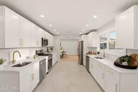 Kitchen - 71 E Connecticut Concourse, Jackson, NJ 08527 photo 3 of 5