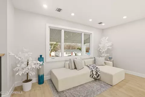 Living - 71 E Connecticut Concourse, Jackson, NJ 08527 photo 1 of 1