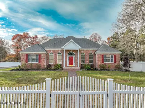 5 Popper St, Manahawkin, NJ 08050