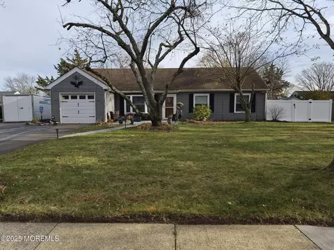 917 New Jersey Ave, Toms River, NJ 08753