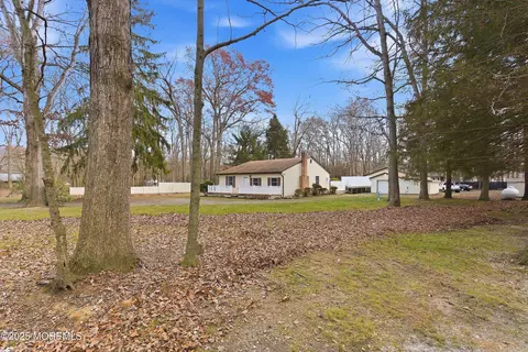 342 Colts Neck Rd, Farmingdale, NJ 07727