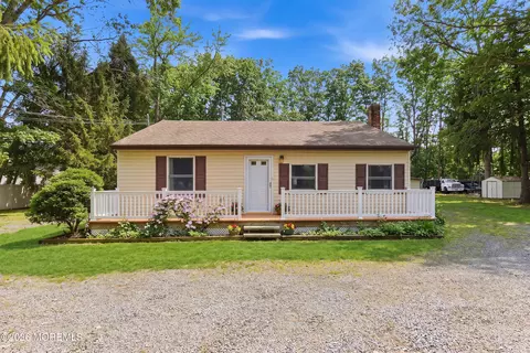 342 Colts Neck Rd, Farmingdale, NJ 07727