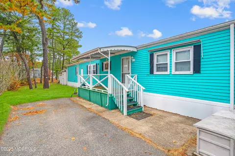 26 Raccoon Ave, Whiting, NJ 08759