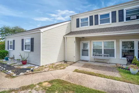 27 Mediterranean Ct, Barnegat, NJ 08005