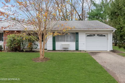 4 Maryland Ave #A, Manchester, NJ 08759