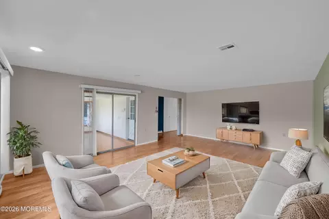 588 Lake Point Dr # A, Lakewood, NJ 08701