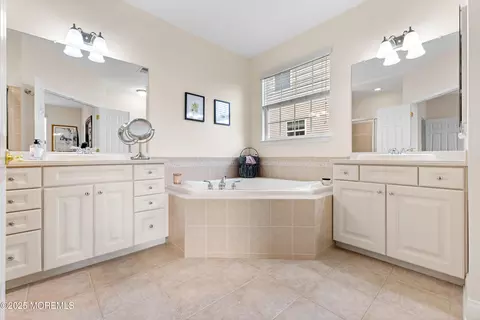 Bath - 43 Marlow Dr, Jackson, NJ 08527 photo 3 of 7