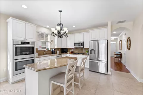 Kitchen - 43 Marlow Dr, Jackson, NJ 08527 photo 2 of 6