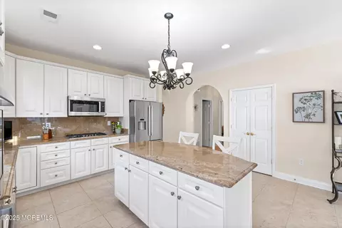 Kitchen - 43 Marlow Dr, Jackson, NJ 08527 photo 3 of 6