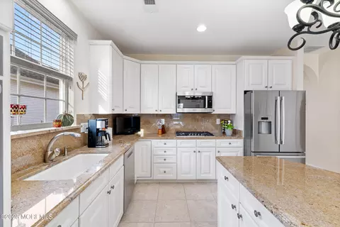 Kitchen - 43 Marlow Dr, Jackson, NJ 08527 photo 4 of 6