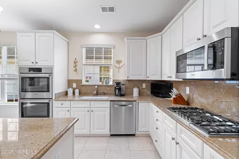 Kitchen - 43 Marlow Dr, Jackson, NJ 08527 photo 5 of 6