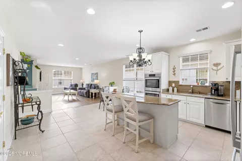 Kitchen - 43 Marlow Dr, Jackson, NJ 08527 photo 1 of 6