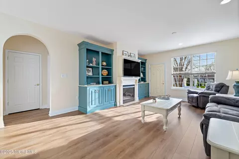 Living - 43 Marlow Dr, Jackson, NJ 08527 photo 3 of 3